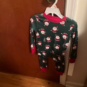 MARKDOWN HOLIDAY ITEM ••• 

Carter 2T Toddler PJs Santas on his way!
